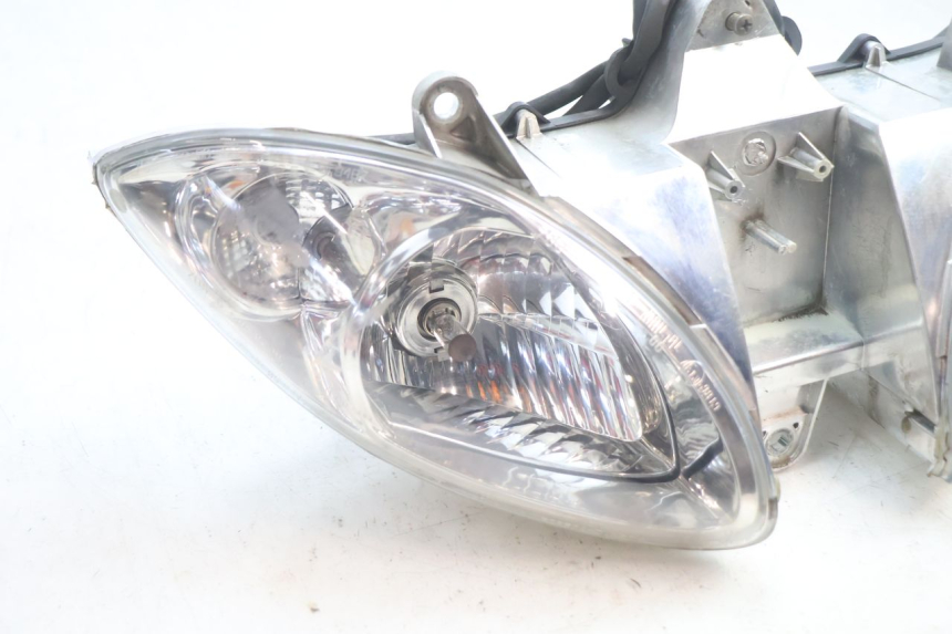 photo de REFLEKTOR PRZEDNI PIAGGIO X9 EVOLUTION 125 (2003 - 2007) - Szczegół części