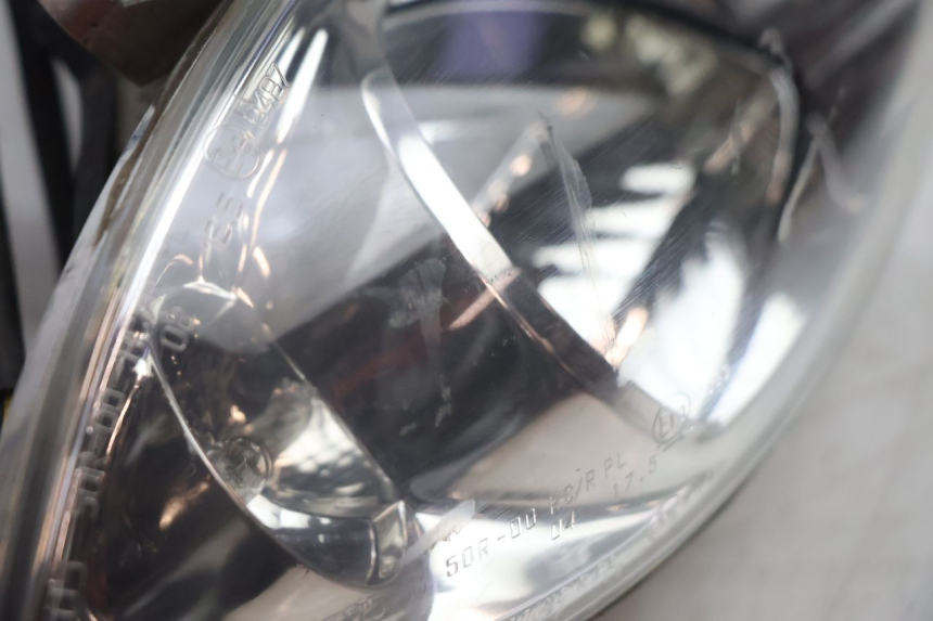 photo de REFLEKTOR PRZEDNI PIAGGIO X9 EVOLUTION 125 (2003 - 2007) - Zoom stanu zużycia