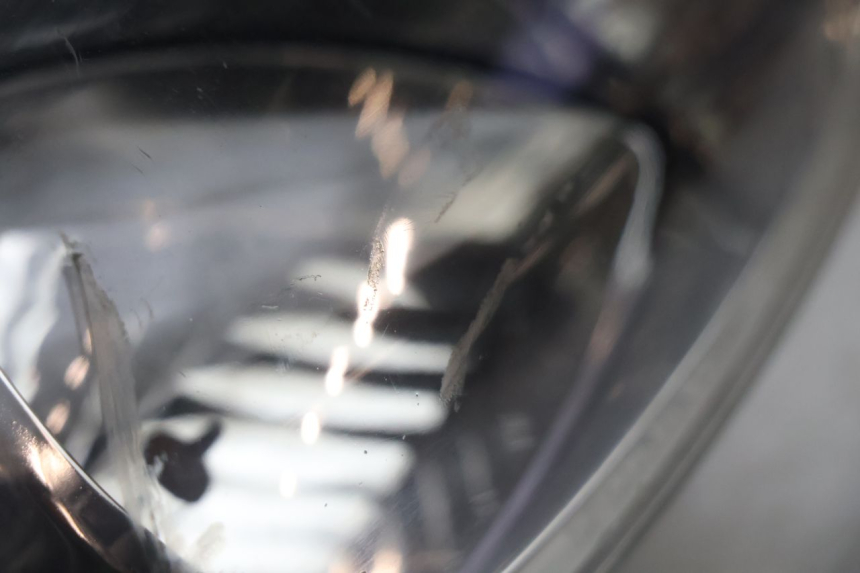 photo de REFLEKTOR PRZEDNI PIAGGIO X9 EVOLUTION 125 (2003 - 2007) - Zbliżenie techniczne