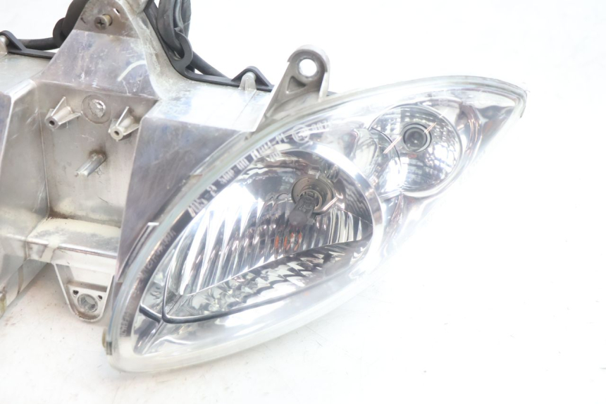 photo de REFLEKTOR PRZEDNI PIAGGIO X9 EVOLUTION 125 (2003 - 2007) - Widok ogólny