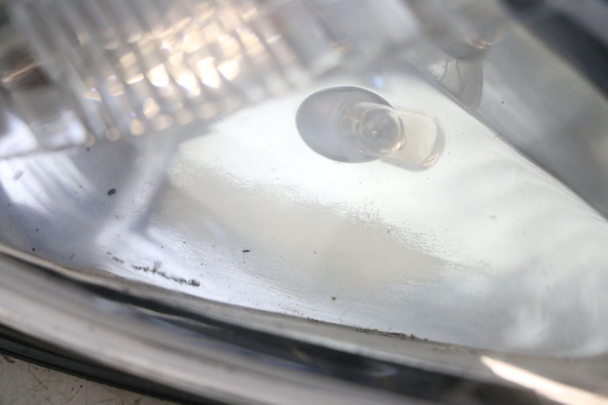 photo de REFLEKTOR PRZEDNI YAMAHA YP MAJESTY 125 (2002 - 2006) - Zoom stanu zużycia