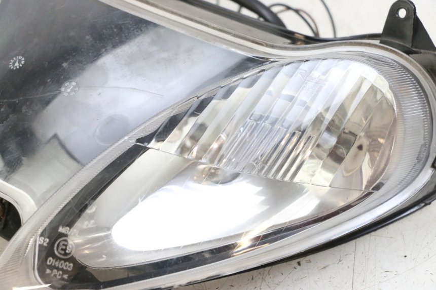 photo de REFLEKTOR PRZEDNI YAMAHA YP MAJESTY 125 (2002 - 2006) - Zbliżenie techniczne