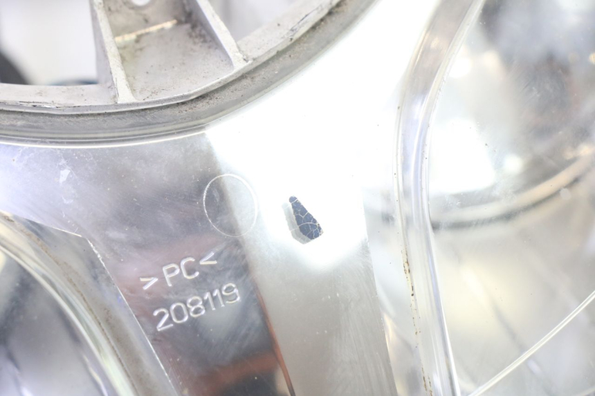 photo de REFLEKTOR PRZEDNI YAMAHA YP MAJESTY 125 (2007 - 2010) - Inny kąt widzenia