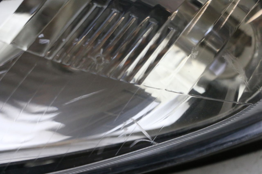 photo de REFLEKTOR PRZEDNI YAMAHA YP MAJESTY 125 (2002 - 2006) - Punkty mocowania