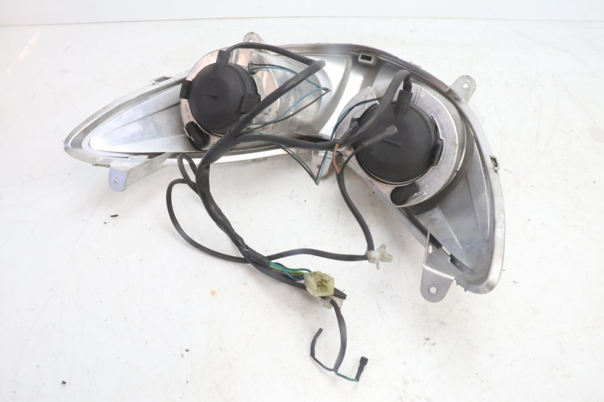 photo de REFLEKTOR PRZEDNI YAMAHA YP MAJESTY 125 (2007 - 2010) - Stan powierzchni