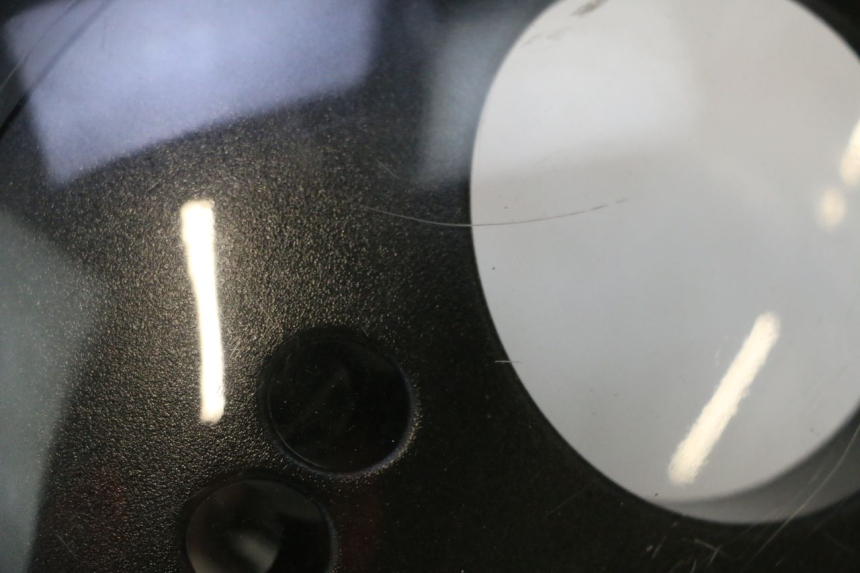 photo de REFLEKTOR PRZEDNI PIAGGIO ZIP 2T 50 (2009 - 2019) - Zoom stanu zużycia