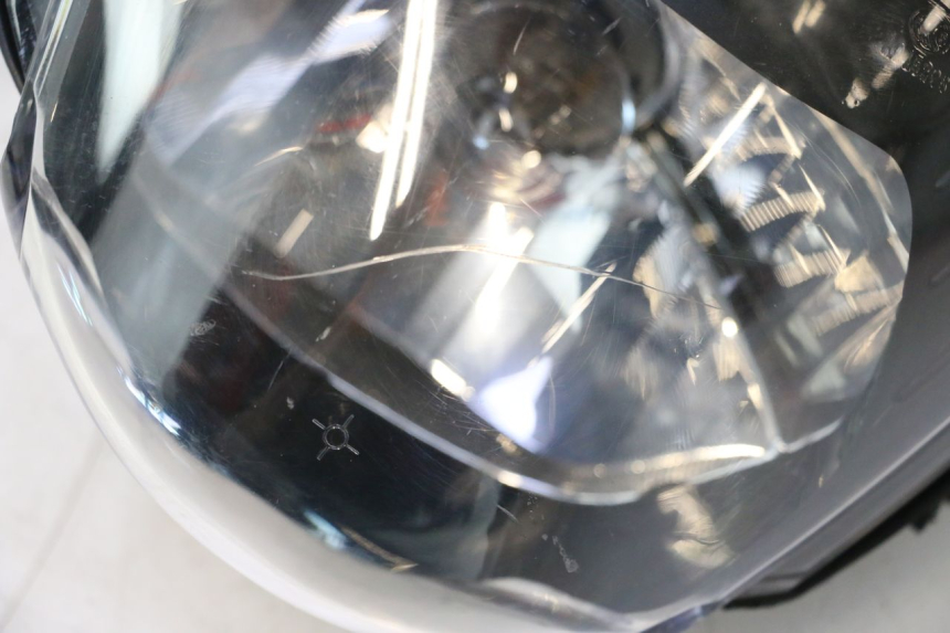 photo de REFLEKTOR PRZEDNI PIAGGIO ZIP 2T 50 (2009 - 2019) - Zbliżenie techniczne