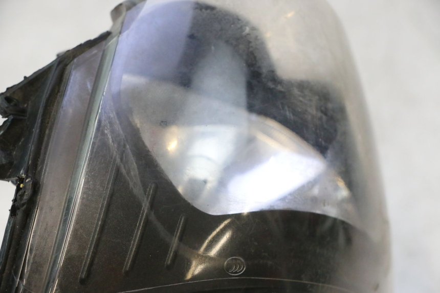 photo de REFLEKTOR PRZEDNI PIAGGIO ZIP 4T 50 (2018 - 2020) - Zbliżenie techniczne