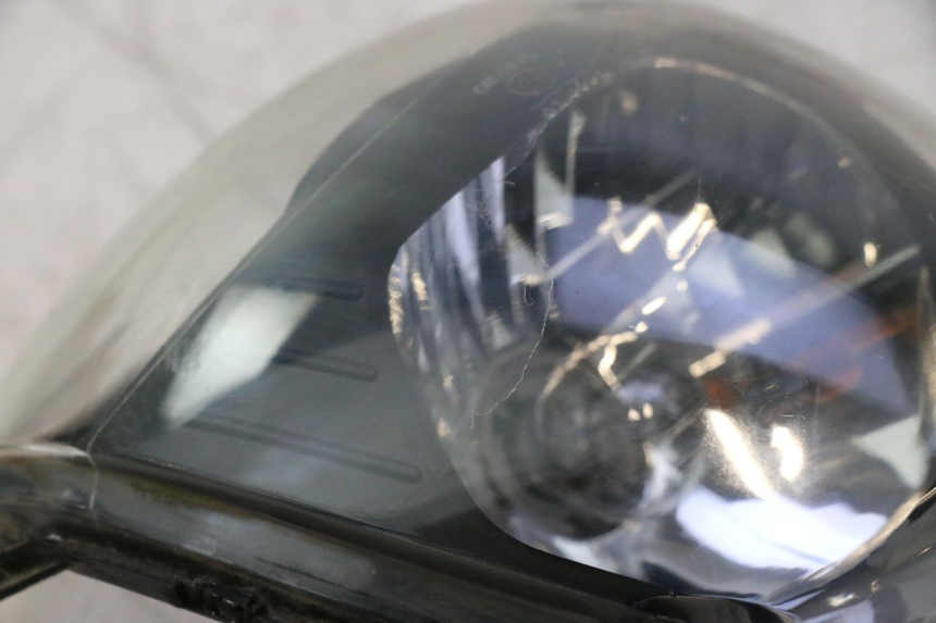 photo de PRZEDNIA LAMPA PIAGGIO ZIP IGET 4T 50 (2021 - 2023) - Inny kąt widzenia