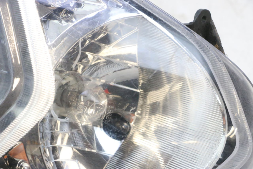 photo de REFLEKTOR PRZEDNI UNIVERSAL BIKE ZN50QT-11B 50 (2018 - 2021) - Struktura - zbliżenie