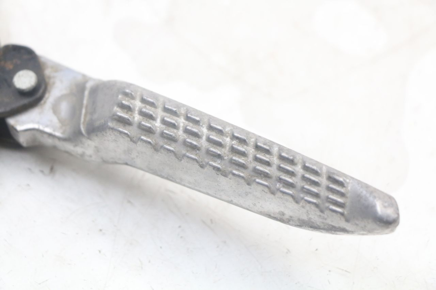 photo de PŁYTKA PODNÓŻKA TYLNA PRAWA JONWAY AZTRAL 125 (2008 - 2017) - Inny kąt widzenia