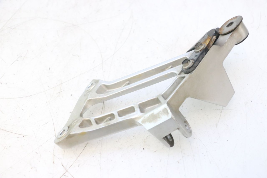 photo de PŁYTA PODNÓŻKA TYLNEGO PRAWEGO YAMAHA FJR 1300 (2001 - 2005) - Inny kąt widzenia