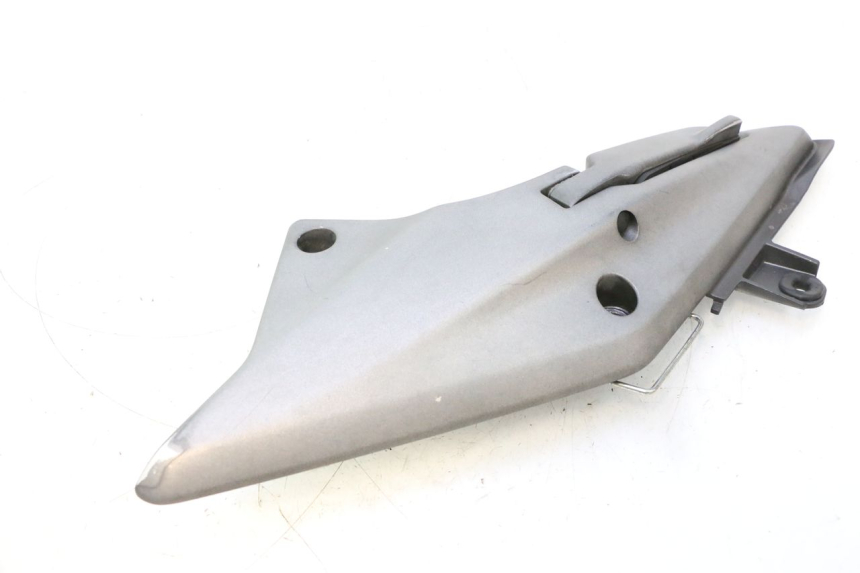photo de PŁYTKA PODNÓŻKA TYLNA PRAWA HONDA FJS SILVER WING SILVERWING 400 (2005 - 2008) - Inny kąt widzenia