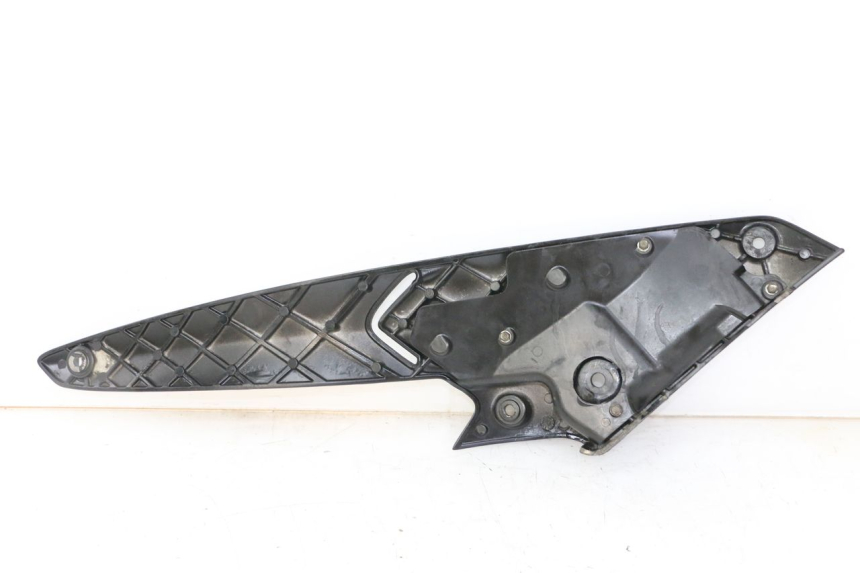 photo de PŁYTKA PODNÓŻKA TYLNA PRAWA GILERA NEXUS 300 (2008 - 2013) - Inny kąt widzenia