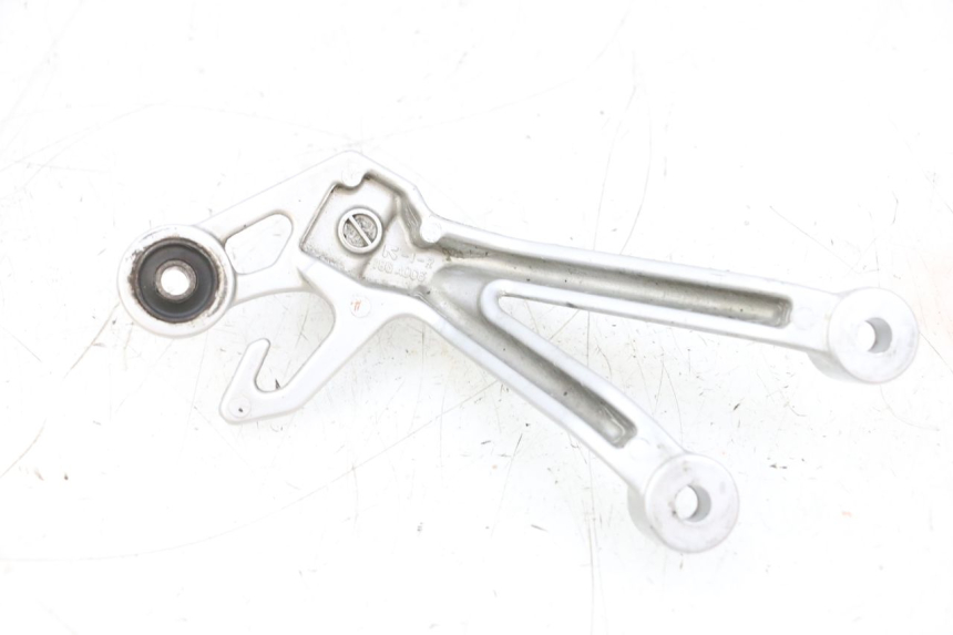 photo de PŁYTKA PODNÓŻKA TYLNA PRAWA SUZUKI GSXR GSX-R 1000 (2003 - 2004) - Inny kąt widzenia