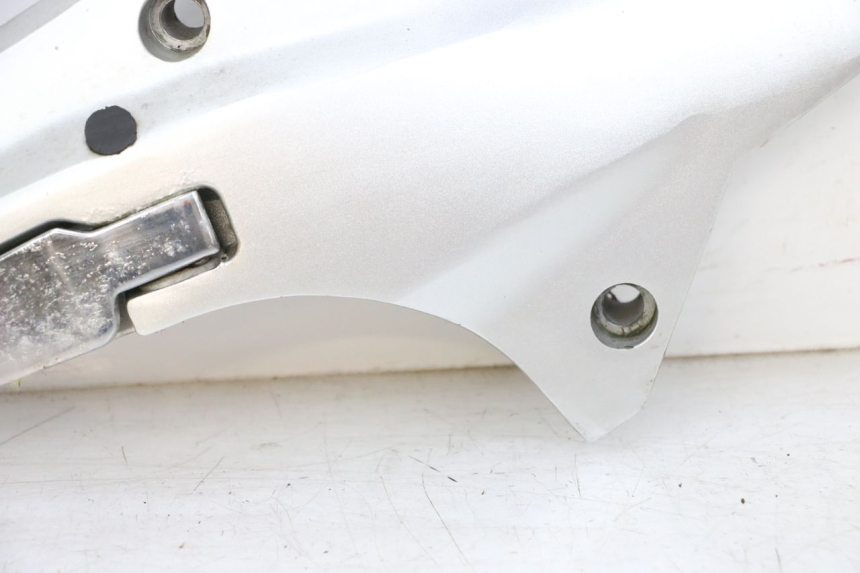 photo de PŁYTKA PODNÓŻKA TYLNA PRAWA JM MOTORS GTS 125 (2015 - 2019) - Zbliżenie komponentów