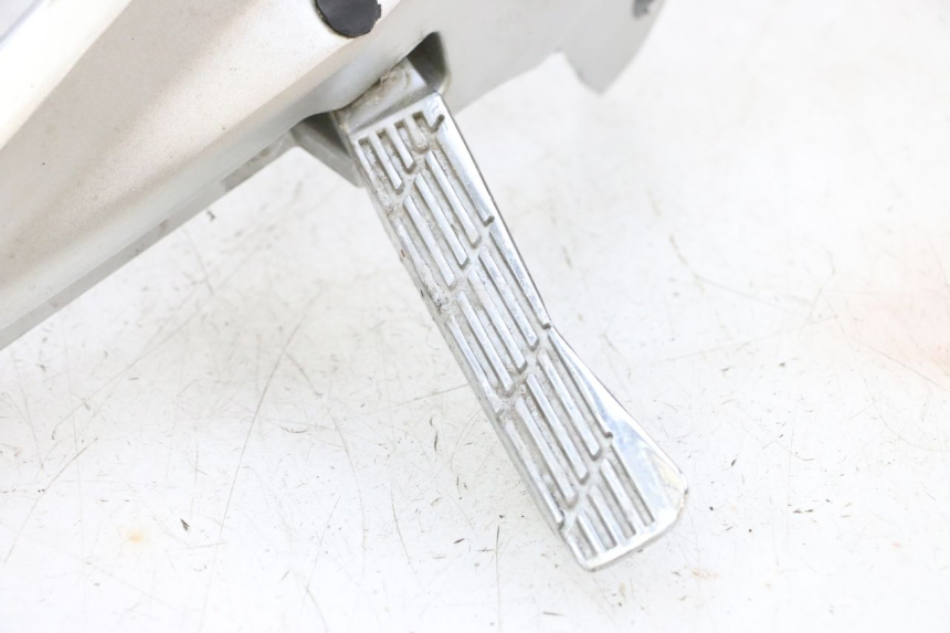 photo de PŁYTKA PODNÓŻKA TYLNA PRAWA JM MOTORS GTS 125 (2015 - 2019) - Inny kąt widzenia