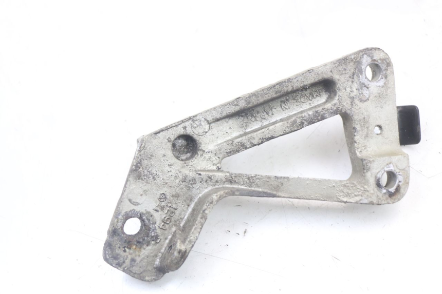 photo de PŁYTKA PODNÓŻKA TYLNA PRAWA KAWASAKI GTR 1000 (1994 - 2004) - Zbliżenie techniczne