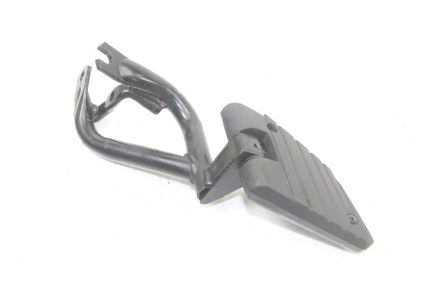 photo de PŁYTKA PODNÓŻKA TYLNA PRAWA KYMCO PEOPLE S 125 (2000 - 2008) - Inny kąt widzenia