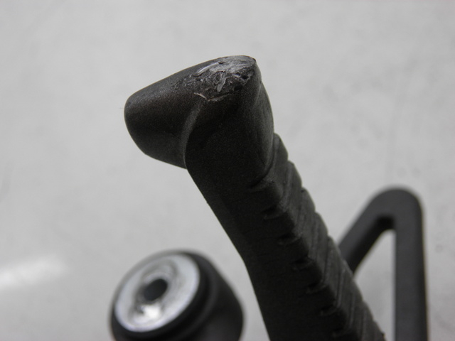 photo de PŁYTKA PODNÓŻKA TYLNA PRAWA KYMCO QUANNON NAKED 125 (2010) - Szczegół części