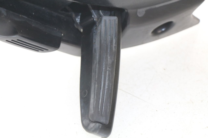 photo de PŁYTKA PODNÓŻKA TYLNA PRAWA GILERA NEXUS 125 (2009 - 2013) - Inny kąt widzenia