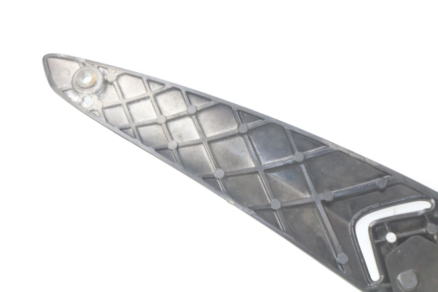 photo de PŁYTKA PODNÓŻKA TYLNA PRAWA GILERA NEXUS 125 (2009 - 2013) - Zbliżenie techniczne