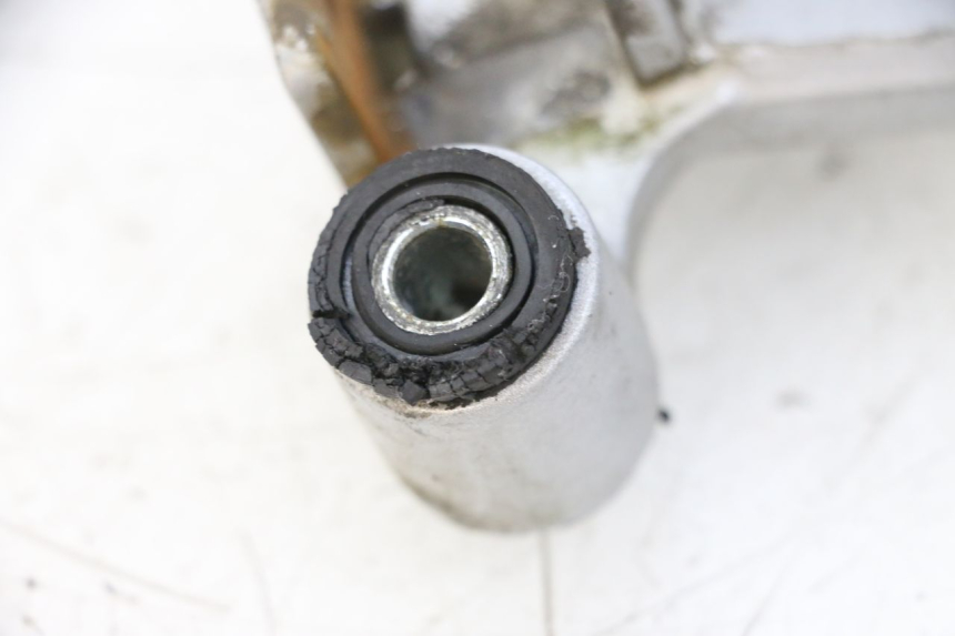 photo de PŁYTKA PODNÓŻKA TYLNA PRAWA HONDA NSR R 125 (1994 - 2003) - Zoom stanu zużycia