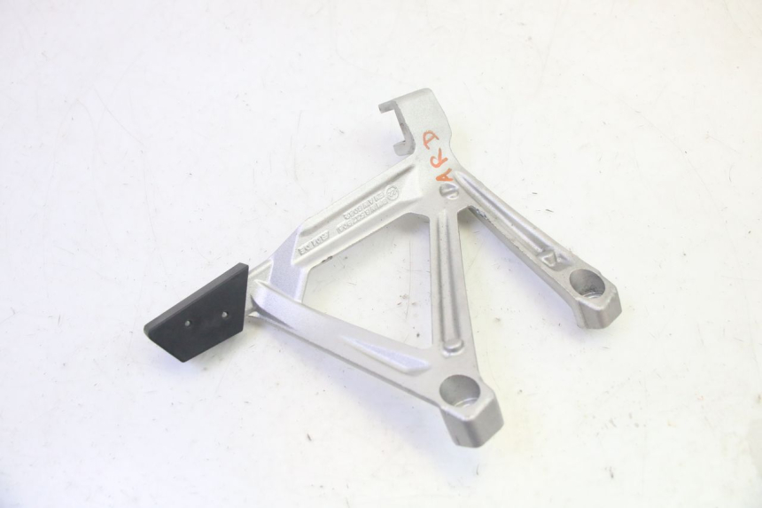 photo de PŁYTKA PODNÓŻKA TYLNA PRAWA BMW R GS 1250 (2021 - 2024) - Inny kąt widzenia