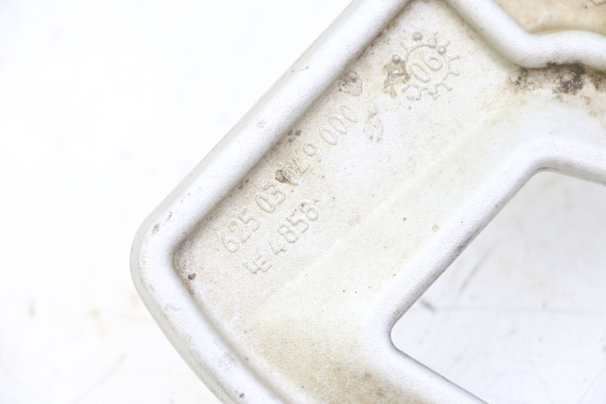 photo de PŁYTKA PODNÓŻKA TYLNA PRAWA KTM SUPERENDURO R 950 (2005 - 2009) - Zbliżenie techniczne