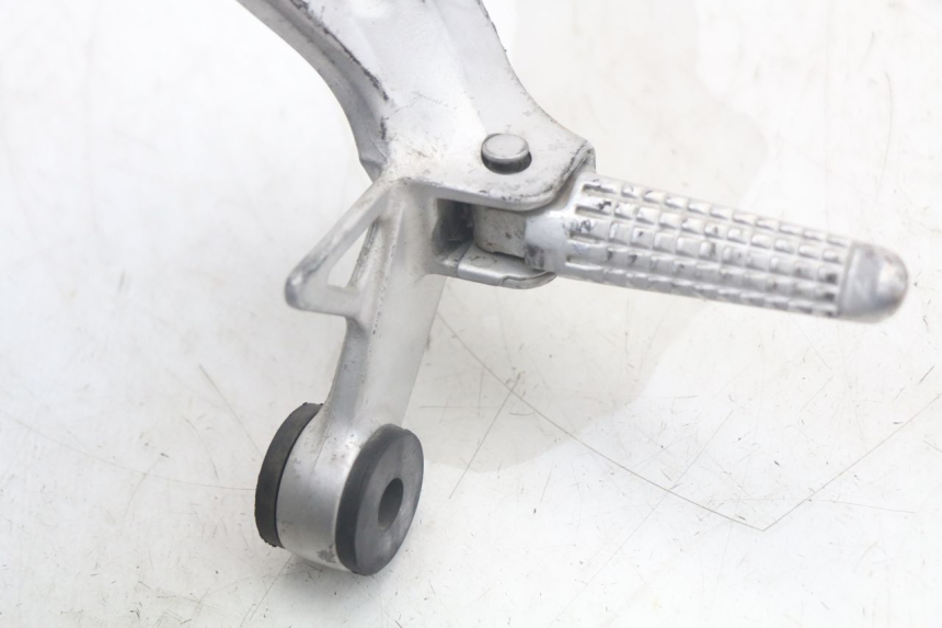 photo de PŁYTKA PODNÓŻKA TYLNA PRAWA SUZUKI SV N 650 (1999 - 2002) - Inny kąt widzenia