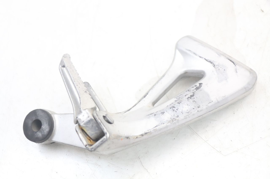 photo de PŁYTKA PODNÓŻKA TYLNA PRAWA SUZUKI SV N 650 (1999 - 2002) - Zbliżenie techniczne