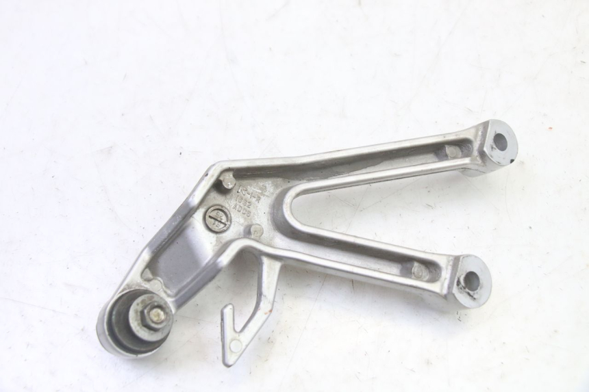 photo de PŁYTKA PODNÓŻKA TYLNA PRAWA SUZUKI SV S 650 (2003 - 2009) - Inny kąt widzenia