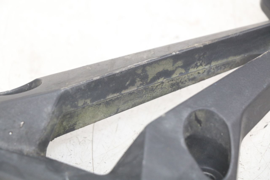 photo de PŁYTKA PODNÓŻKA TYLNA PRAWA KAWASAKI Z 750 (2007 - 2013) - Inny kąt widzenia