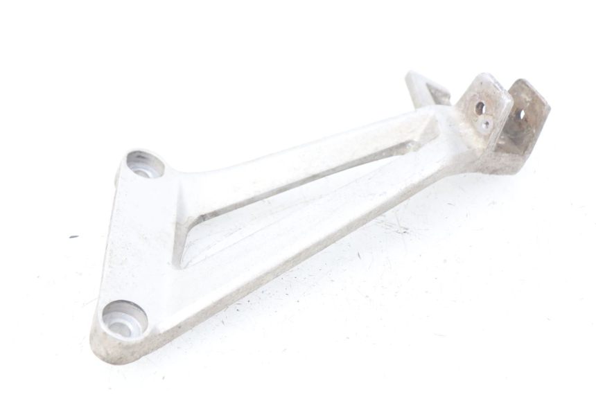 photo de PŁYTKA PODNÓŻKA TYLNA LEWA HONDA CBR R 125 (2003 - 2006) - Inny kąt widzenia