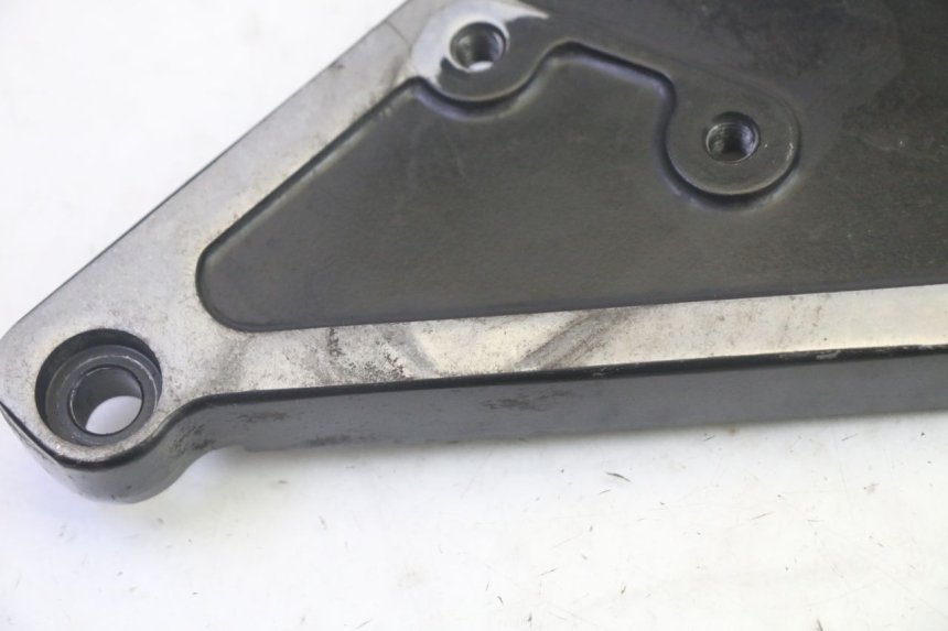 photo de PŁYTKA PODNÓŻKA TYLNA LEWA KAWASAKI GPZ RX 1000 (1986 - 1988) - Zoom stanu zużycia