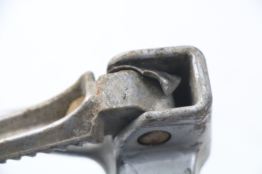 photo de PŁYTKA PODNÓŻKA TYLNA LEWA SUZUKI GSX-R GSXR 600 (2001 - 2003) - Szczegół części