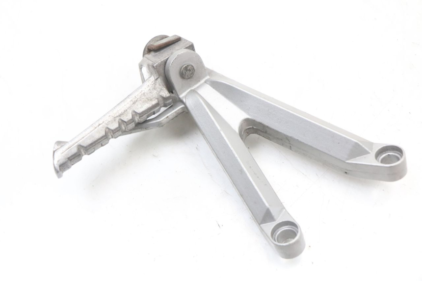 photo de PŁYTKA PODNÓŻKA TYLNA LEWA HYOSUNG GTR 125 (2006 - 2008) - Szczegół części