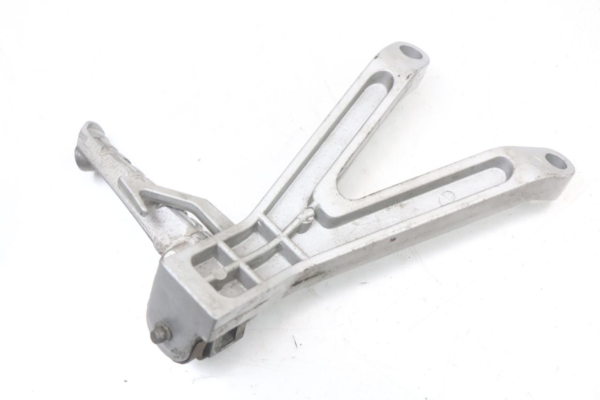 photo de PŁYTKA PODNÓŻKA TYLNA LEWA HYOSUNG GTR 125 (2006 - 2008) - Zbliżenie techniczne