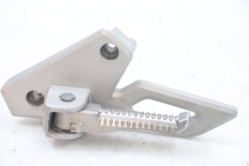 photo de PŁYTKA PODNÓŻKA TYLNA LEWA PEUGEOT SPEEDFIGHT 3 LC 2T 50 (2009 - 2015) - Inny kąt widzenia