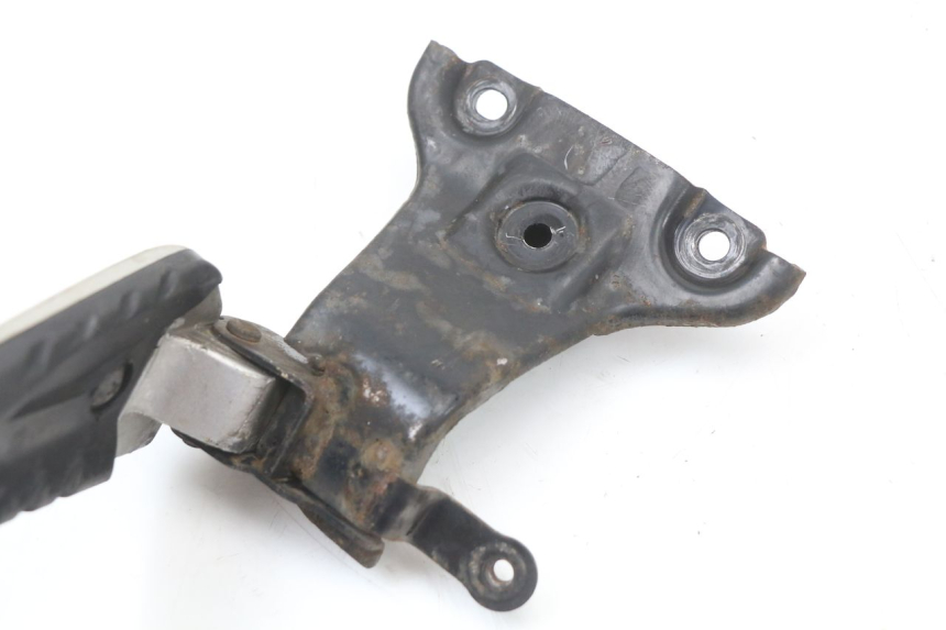 photo de PŁYTKA PODNÓŻKA TYLNA LEWA HONDA SH ABS 125 (2012 - 2017) - Inny kąt widzenia