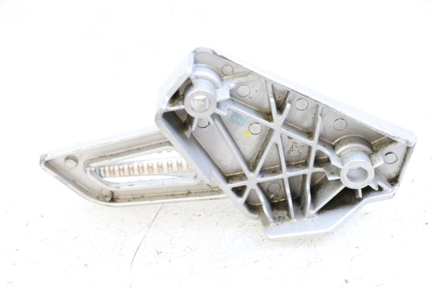 photo de PŁYTKA PODNÓŻKA TYLNA LEWA PEUGEOT SPEEDFIGHT 4 2T 50 (2015 - 2019) - Inny kąt widzenia