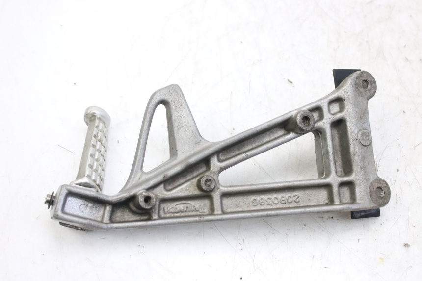 photo de PŁYTKA PODNÓŻKA TYLNA LEWA TRIUMPH SPRINT ST 955 (1999 - 2001) - Szczegół części