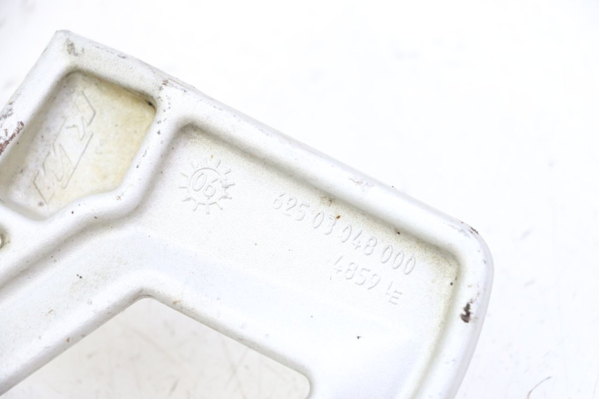 photo de PŁYTKA PODNÓŻKA TYLNA LEWA KTM SUPERENDURO R 950 (2005 - 2009) - Inny kąt widzenia