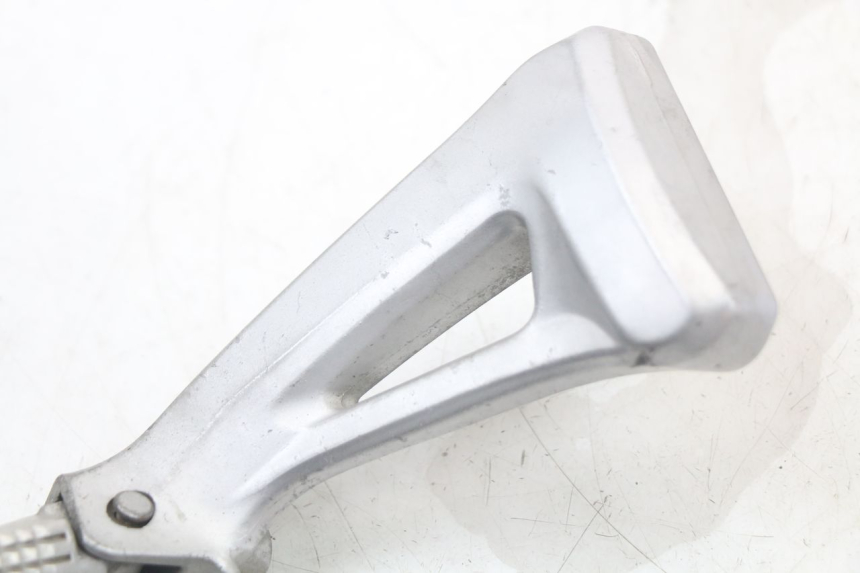 photo de PŁYTKA PODNÓŻKA TYLNA LEWA SUZUKI SV N 650 (1999 - 2002) - Zoom stanu zużycia