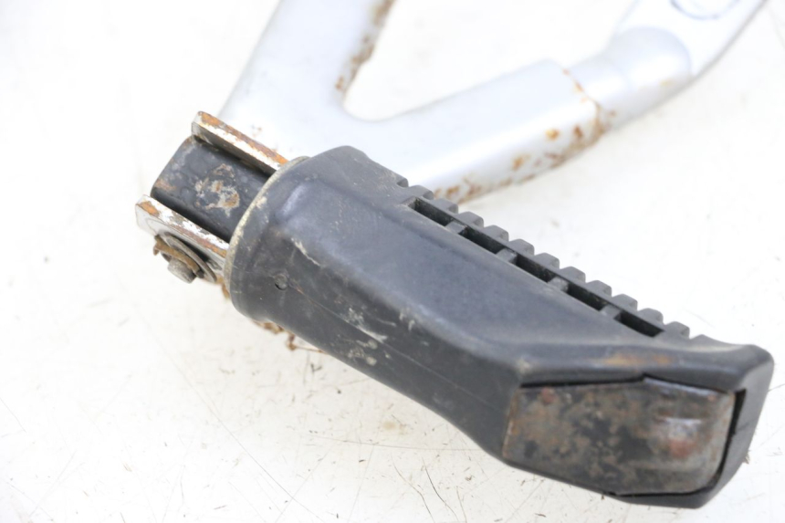 photo de PŁYTKA PODNÓŻKA TYLNA LEWA HYOSUNG XRX 125 (2000 - 2008) - Szczegół części