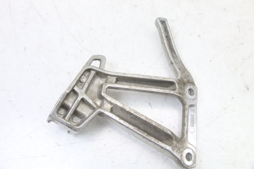 photo de PŁYTKA PODNÓŻKA TYLNA LEWA YAMAHA FZS FAZER 600 (2001 - 2003) - Zbliżenie techniczne