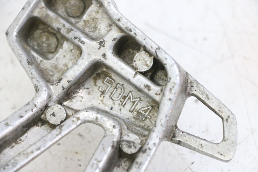 photo de PŁYTKA PODNÓŻKA TYLNA LEWA YAMAHA FZS FAZER 600 (2001 - 2003) - Szczegół części