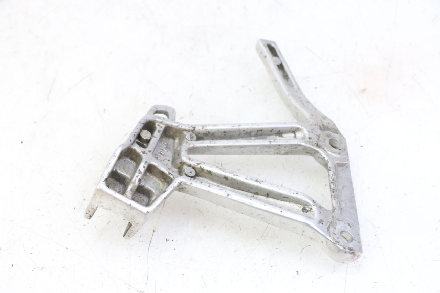 photo de PŁYTKA PODNÓŻKA TYLNA LEWA YAMAHA FZS FAZER 600 (2001 - 2003) - Inny kąt widzenia