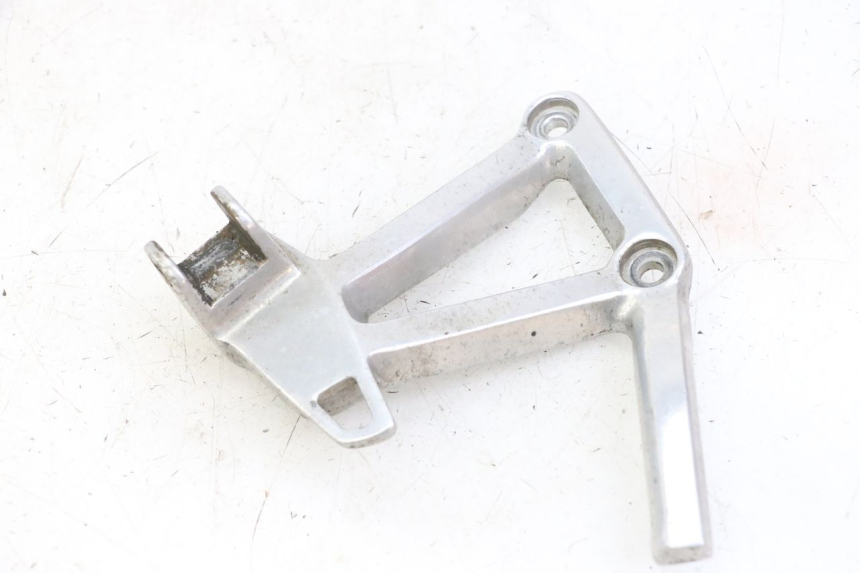 photo de PŁYTKA PODNÓŻKA TYLNA LEWA YAMAHA FZS FAZER 600 (2001 - 2003) - Zbliżenie techniczne