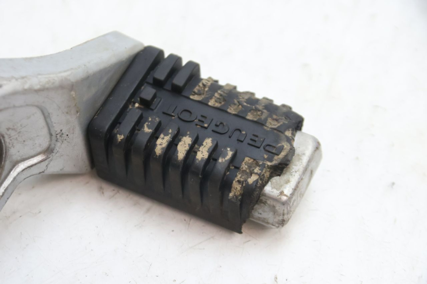 photo de PŁYTKA PODNÓŻKA PRZEDNIA PRAWA PEUGEOT 103 SPX CLIP 50 (1989 - 1992) - Zoom stanu zużycia